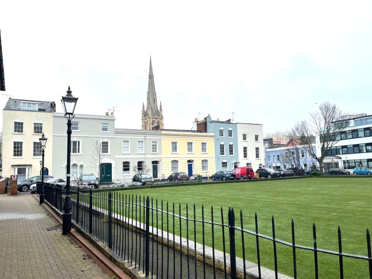 Am Living - Cheltenham Town Centre - St Georges Square Экстерьер фото