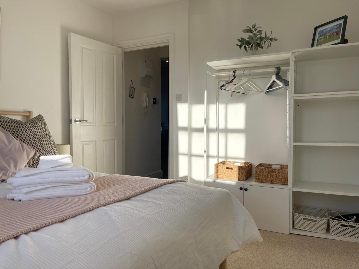 Am Living - Cheltenham Town Centre - St Georges Square Экстерьер фото