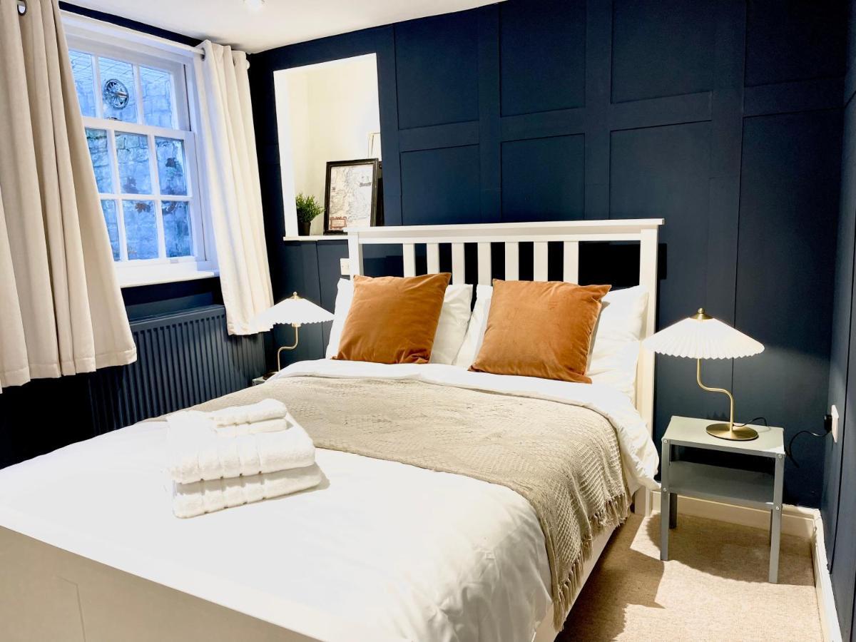 Am Living - Cheltenham Town Centre - St Georges Square Номер фото